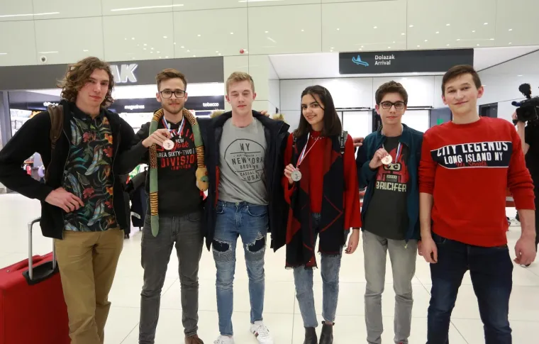 Oni su na&scaron; ponos! Učenici se vratili iz Rusije s osvojenim medaljama na kemijskoj olimpijadi