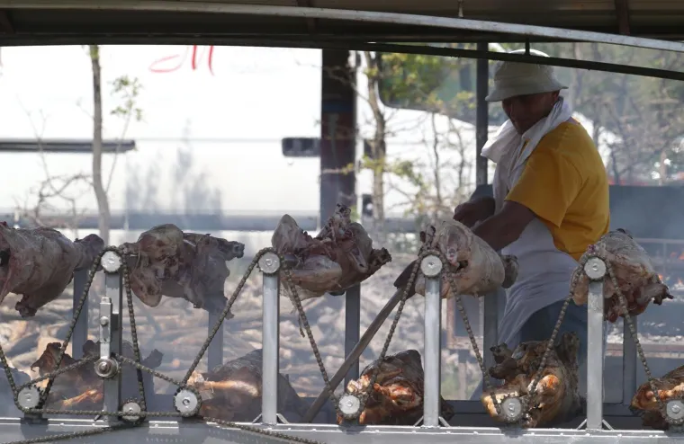 Dicmo opet postao Korida: Tisuće ljudi uživalo u tradicionalnim borbama bikova u Zagori