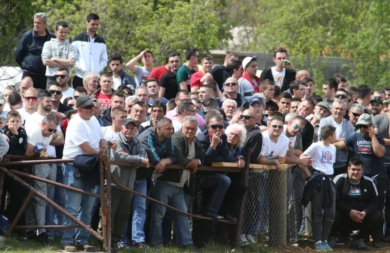 Dicmo opet postao Korida: Tisuće ljudi uživalo u tradicionalnim borbama bikova u Zagori