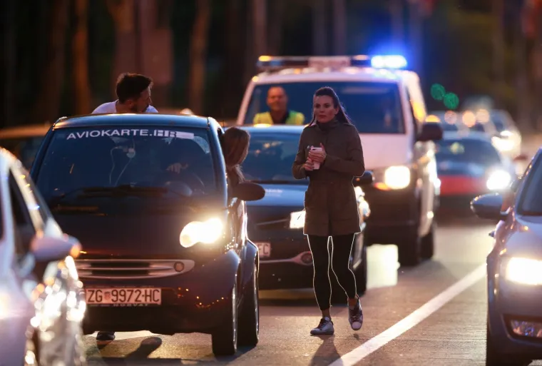 UTRKA ZA GUINNESSA: Pogledajte kako je Zagrepčanin oborio rekord gurajući automobil više od 85 km