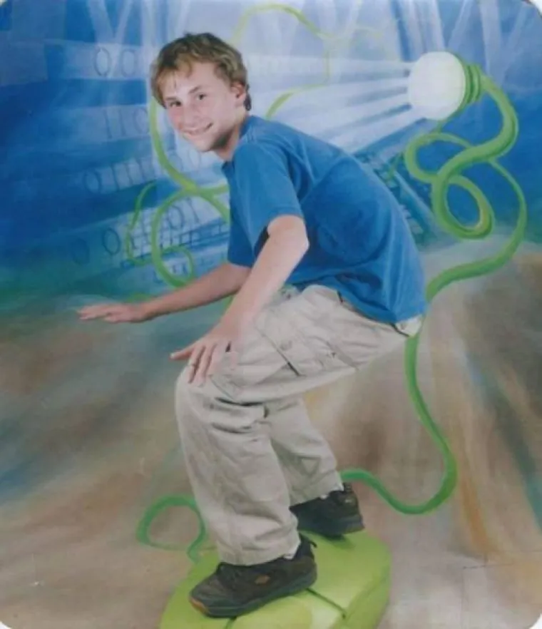 TINEJDŽERSKE GODINE SU IM TEŠKO PALE: Pokušali se pronaći, a danas samo žele sakriti prizore iz tih godina