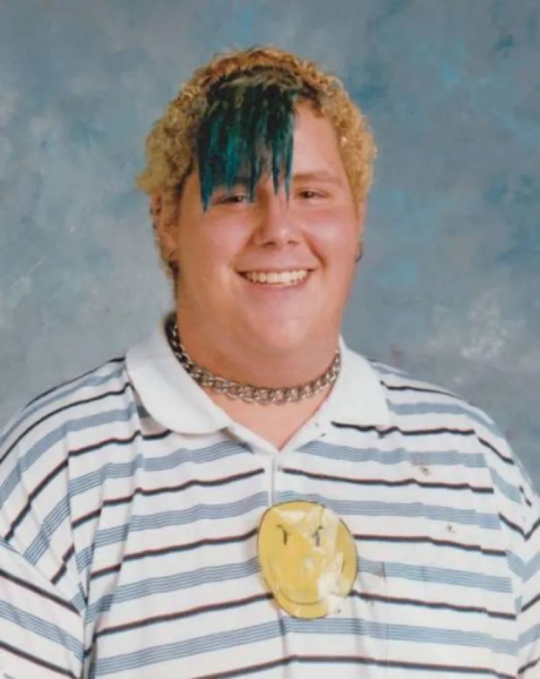 TINEJDŽERSKE GODINE SU IM TE&Scaron;KO PALE: Poku&scaron;ali se pronaći, a danas samo žele sakriti prizore iz tih godina