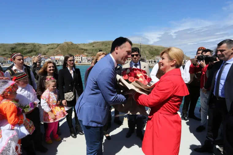 Predsjednica i Jakov na turneji: Danas su u obilasku otoka Lo&scaron;inj, Susak, Vele Srakane i Unija