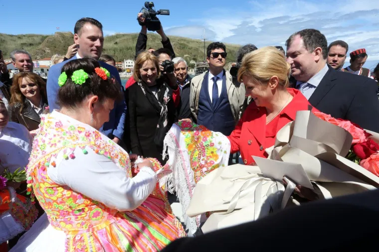 Predsjednica i Jakov na turneji: Danas su u obilasku otoka Lo&scaron;inj, Susak, Vele Srakane i Unija