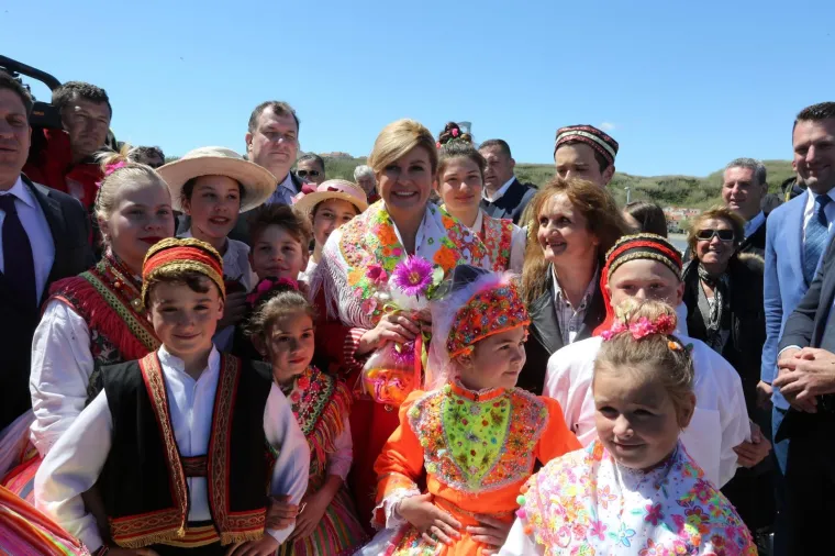 Predsjednica i Jakov na turneji: Danas su u obilasku otoka Lo&scaron;inj, Susak, Vele Srakane i Unija