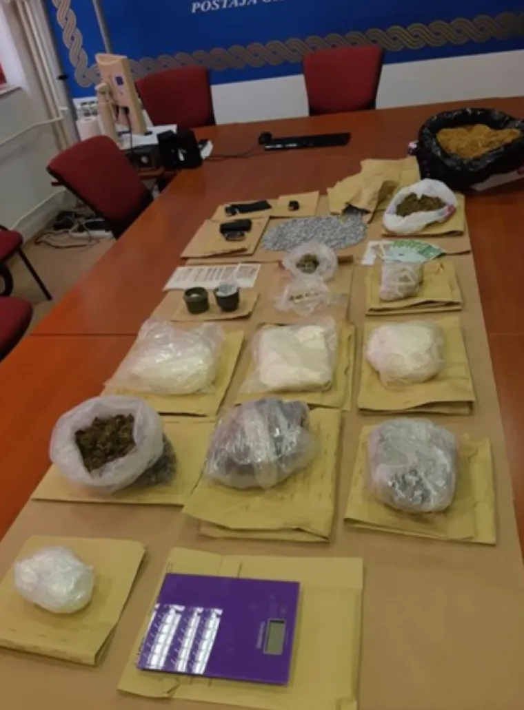 Velika policijska akcija u Vukovaru: As na&scaron;ao drogu skrivenu u bačvi