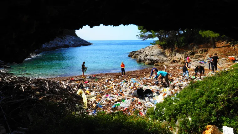 Eko aktivisti čistili plažu na Mljetu: Žalosno je kako ljudi uništavaju prirodu