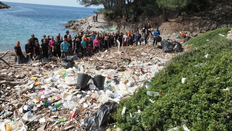 Eko aktivisti čistili plažu na Mljetu: Žalosno je kako ljudi uništavaju prirodu