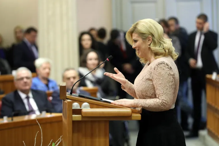 Predsjednica proslavila 51. rođendan: Pogledajte kako izgleda danas, a kako je izgledala na početku mandata