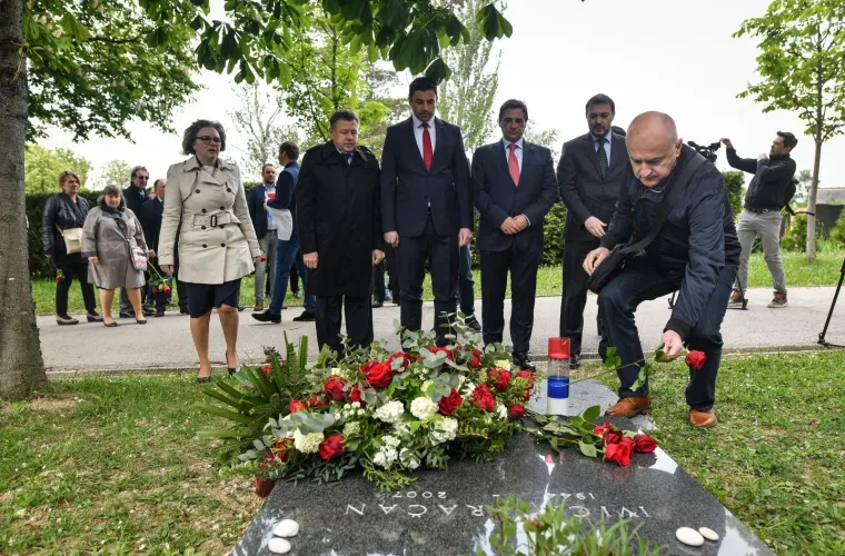 Polaganjem vijenaca SDP obilježio obljetnicu smrti Ivice Račana