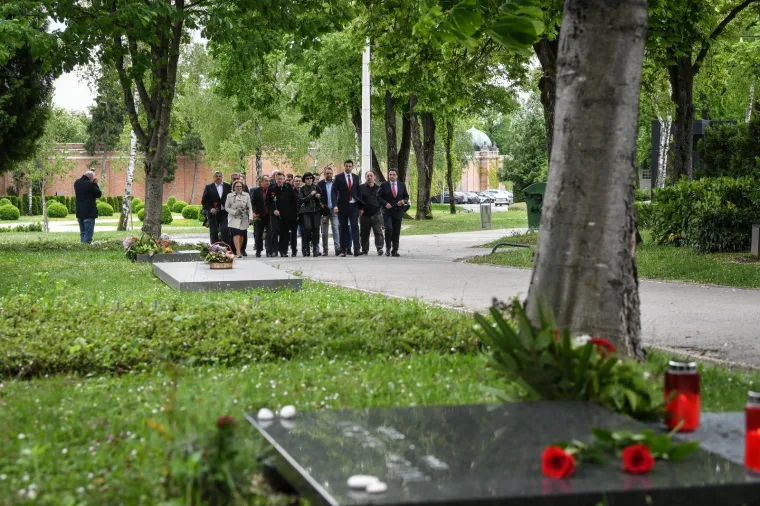 Polaganjem vijenaca SDP obilježio obljetnicu smrti Ivice Račana
