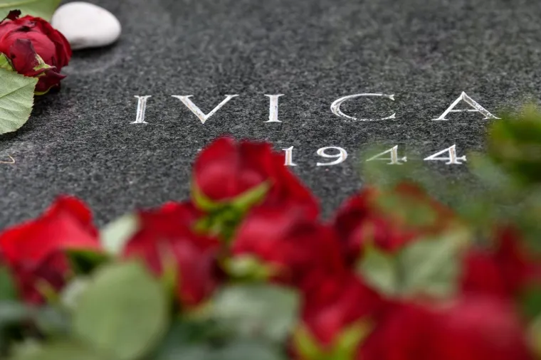 Polaganjem vijenaca SDP obilježio obljetnicu smrti Ivice Račana