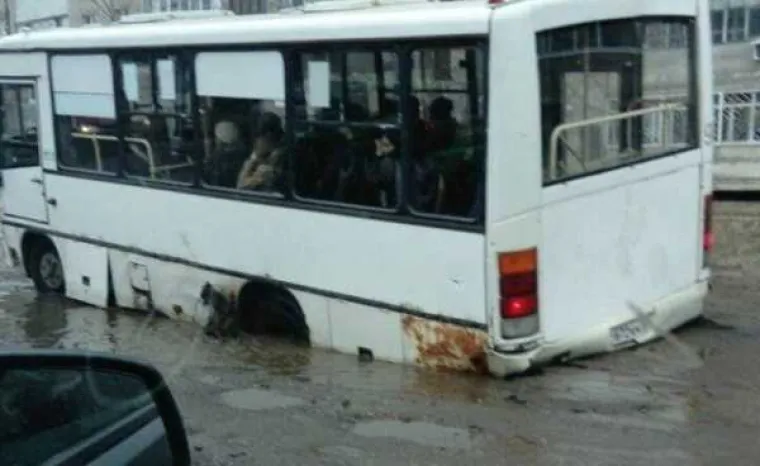 RUSKE CESTE PUNE SU ZAMKI ZA VOZAČE: Ovo je čisti horor, možete zaglaviti na svakom koraku