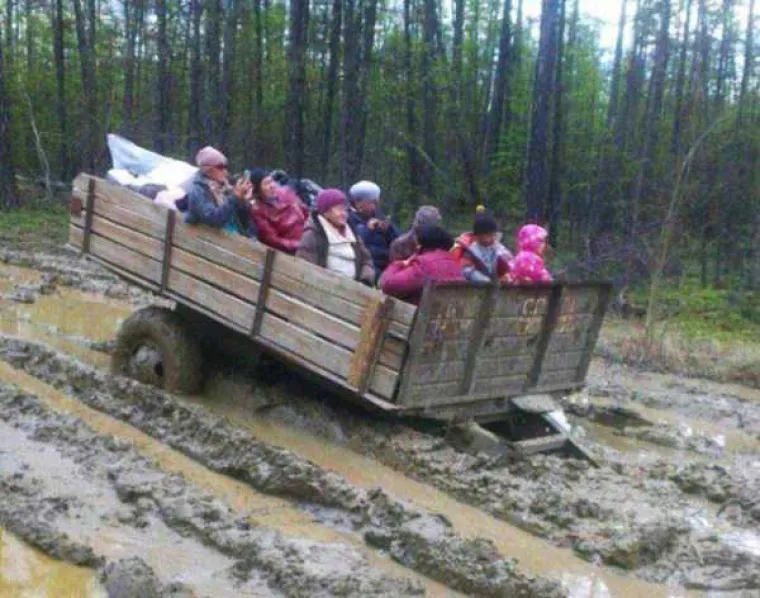 RUSKE CESTE PUNE SU ZAMKI ZA VOZAČE: Ovo je čisti horor, možete zaglaviti na svakom koraku