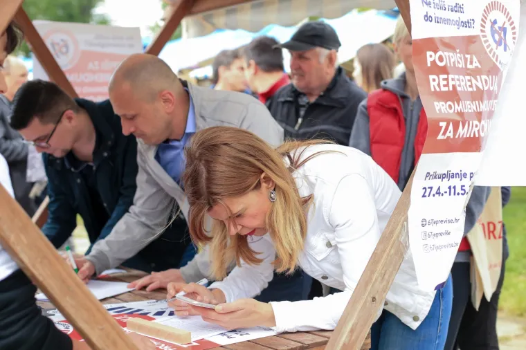 Biljana Borzan u Osijeku je potpisala inicijativu "67 je previ&scaron;e"