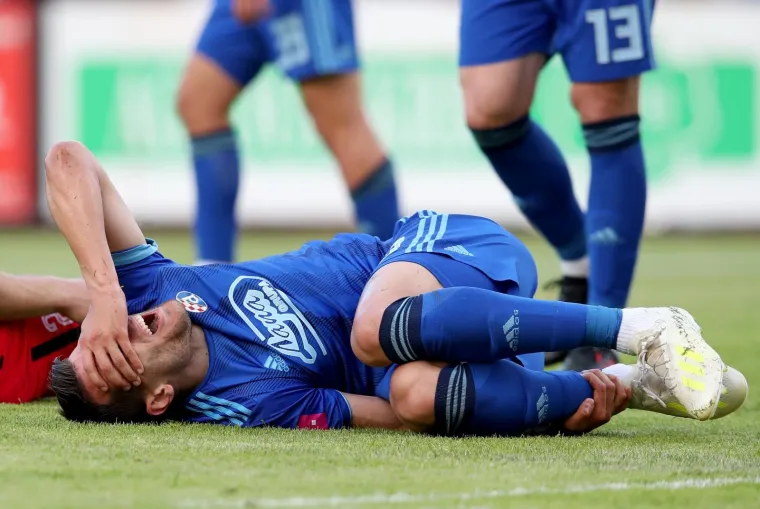 NAPETO JE BILO U SESVETAMA IZMEĐU PRIJATELJSKIH KLUBOVA: Sudac isključio dvojicu igrača