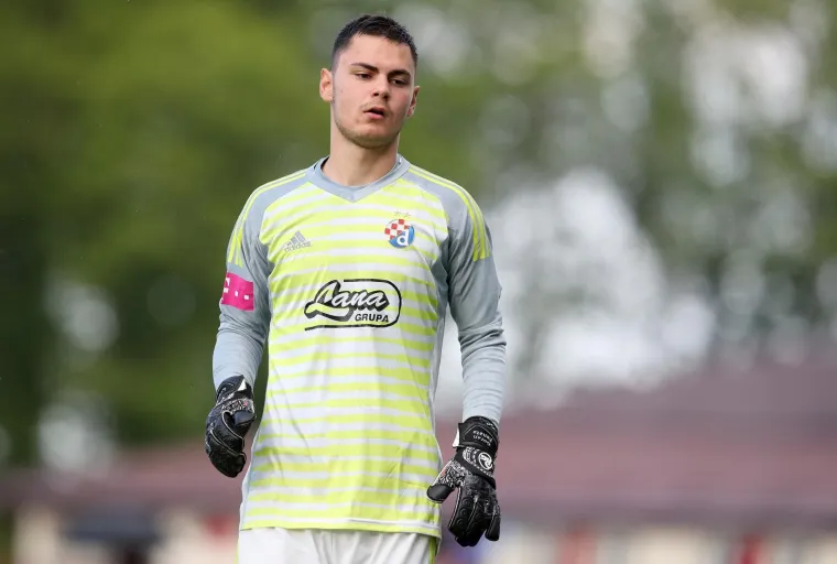 NAPETO JE BILO U SESVETAMA IZMEĐU PRIJATELJSKIH KLUBOVA: Sudac isključio dvojicu igrača