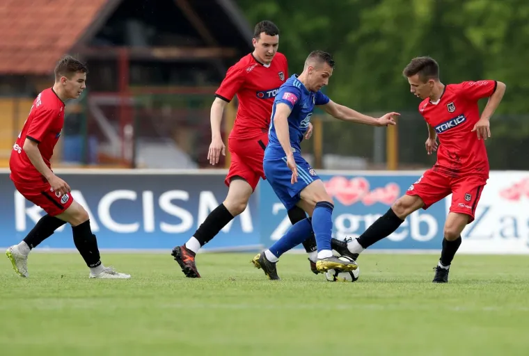 NAPETO JE BILO U SESVETAMA IZMEĐU PRIJATELJSKIH KLUBOVA: Sudac isključio dvojicu igrača