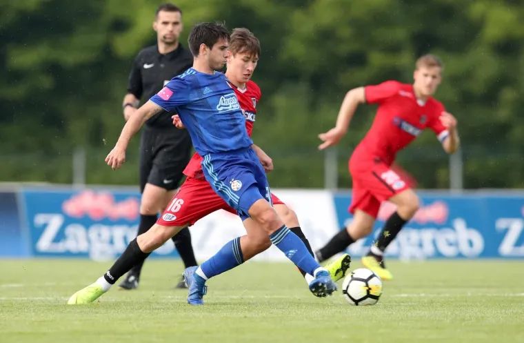 NAPETO JE BILO U SESVETAMA IZMEĐU PRIJATELJSKIH KLUBOVA: Sudac isključio dvojicu igrača