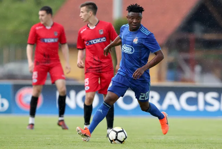 NAPETO JE BILO U SESVETAMA IZMEĐU PRIJATELJSKIH KLUBOVA: Sudac isključio dvojicu igrača