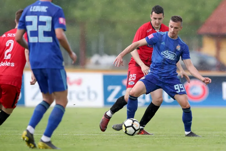 NAPETO JE BILO U SESVETAMA IZMEĐU PRIJATELJSKIH KLUBOVA: Sudac isključio dvojicu igrača