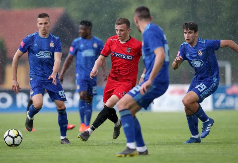 NAPETO JE BILO U SESVETAMA IZMEĐU PRIJATELJSKIH KLUBOVA: Sudac isključio dvojicu igrača