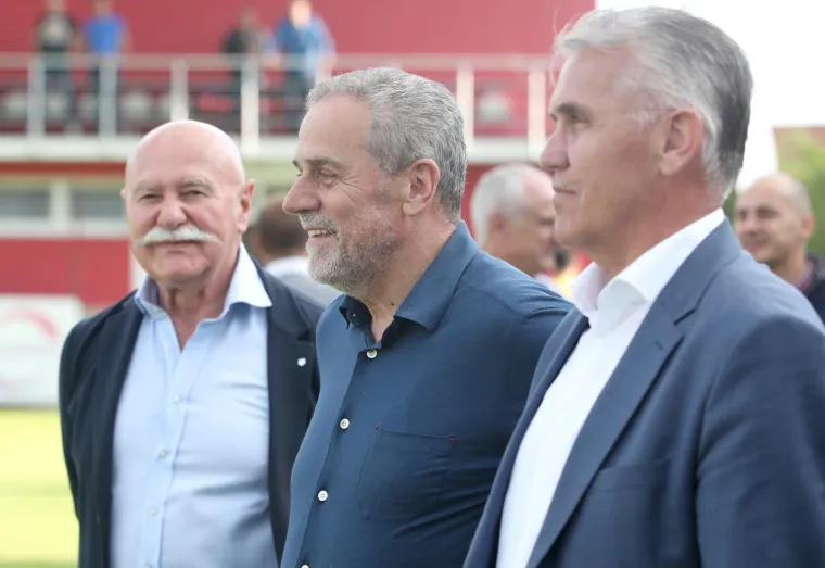 NAPETO JE BILO U SESVETAMA IZMEĐU PRIJATELJSKIH KLUBOVA: Sudac isključio dvojicu igrača