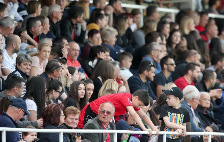 NAPETO JE BILO U SESVETAMA IZMEĐU PRIJATELJSKIH KLUBOVA: Sudac isključio dvojicu igrača