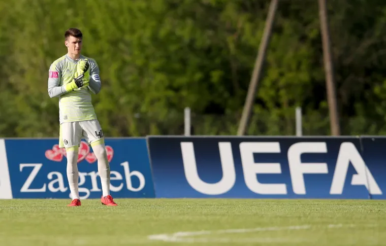 NAPETO JE BILO U SESVETAMA IZMEĐU PRIJATELJSKIH KLUBOVA: Sudac isključio dvojicu igrača