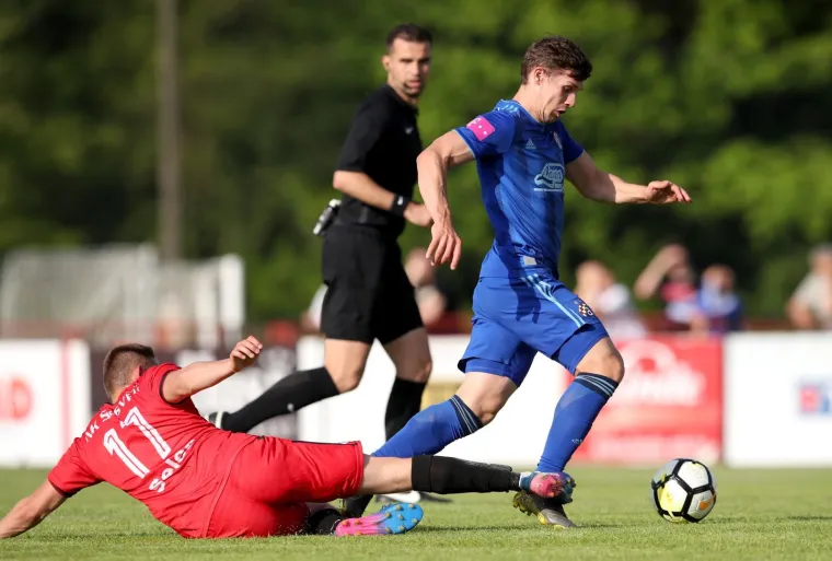 NAPETO JE BILO U SESVETAMA IZMEĐU PRIJATELJSKIH KLUBOVA: Sudac isključio dvojicu igrača