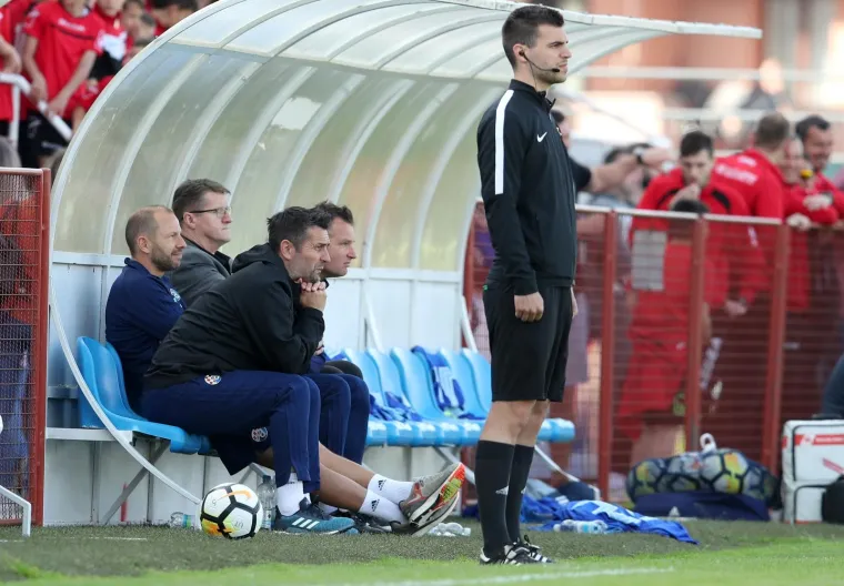 NAPETO JE BILO U SESVETAMA IZMEĐU PRIJATELJSKIH KLUBOVA: Sudac isključio dvojicu igrača