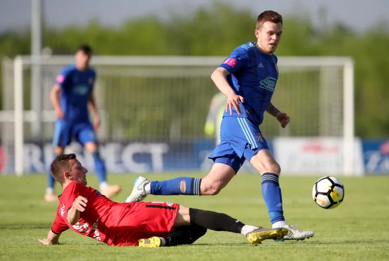 NAPETO JE BILO U SESVETAMA IZMEĐU PRIJATELJSKIH KLUBOVA: Sudac isključio dvojicu igrača