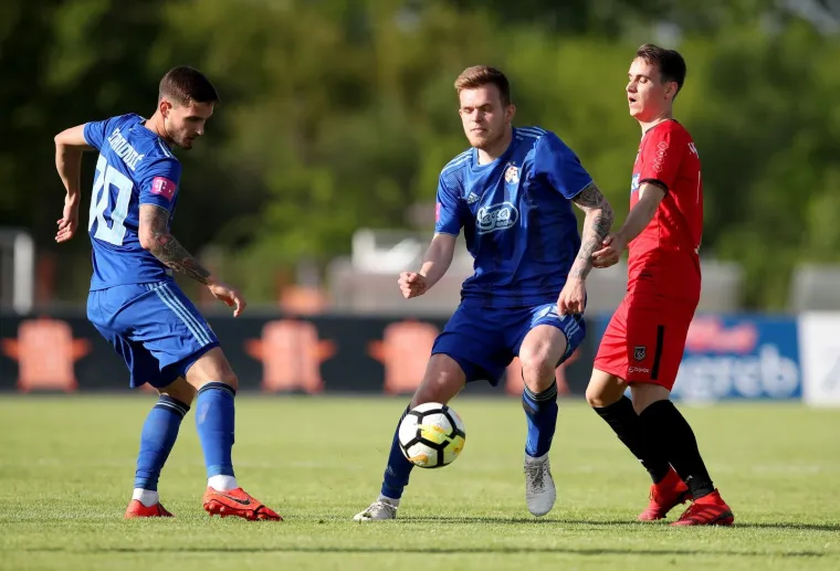 NAPETO JE BILO U SESVETAMA IZMEĐU PRIJATELJSKIH KLUBOVA: Sudac isključio dvojicu igrača