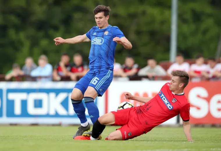 NAPETO JE BILO U SESVETAMA IZMEĐU PRIJATELJSKIH KLUBOVA: Sudac isključio dvojicu igrača