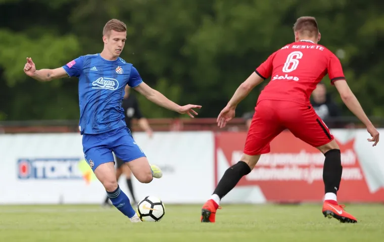 NAPETO JE BILO U SESVETAMA IZMEĐU PRIJATELJSKIH KLUBOVA: Sudac isključio dvojicu igrača