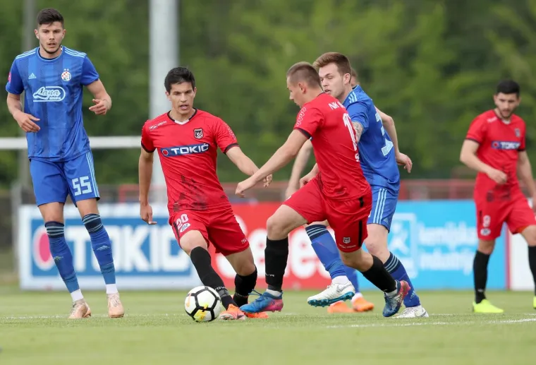 NAPETO JE BILO U SESVETAMA IZMEĐU PRIJATELJSKIH KLUBOVA: Sudac isključio dvojicu igrača