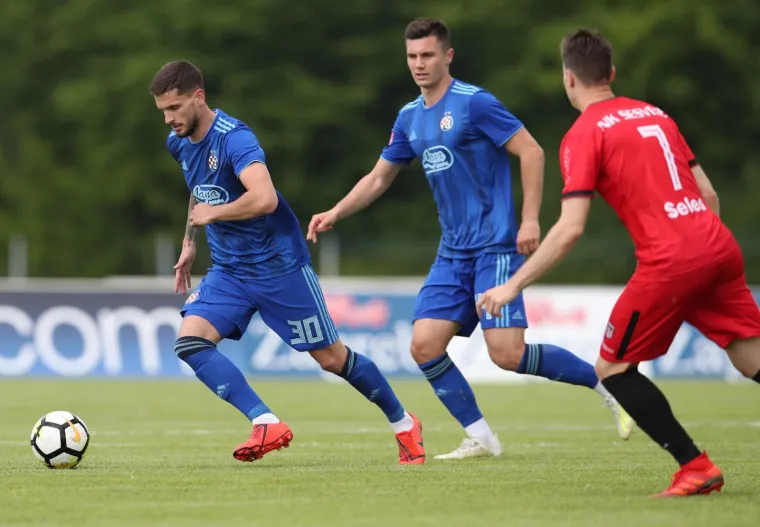 NAPETO JE BILO U SESVETAMA IZMEĐU PRIJATELJSKIH KLUBOVA: Sudac isključio dvojicu igrača