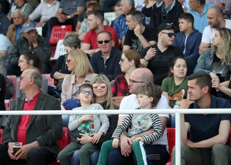 NAPETO JE BILO U SESVETAMA IZMEĐU PRIJATELJSKIH KLUBOVA: Sudac isključio dvojicu igrača