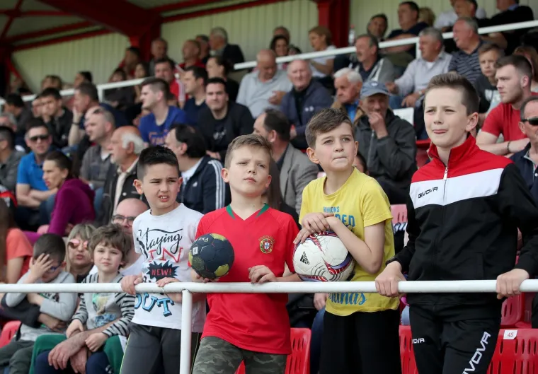 NAPETO JE BILO U SESVETAMA IZMEĐU PRIJATELJSKIH KLUBOVA: Sudac isključio dvojicu igrača