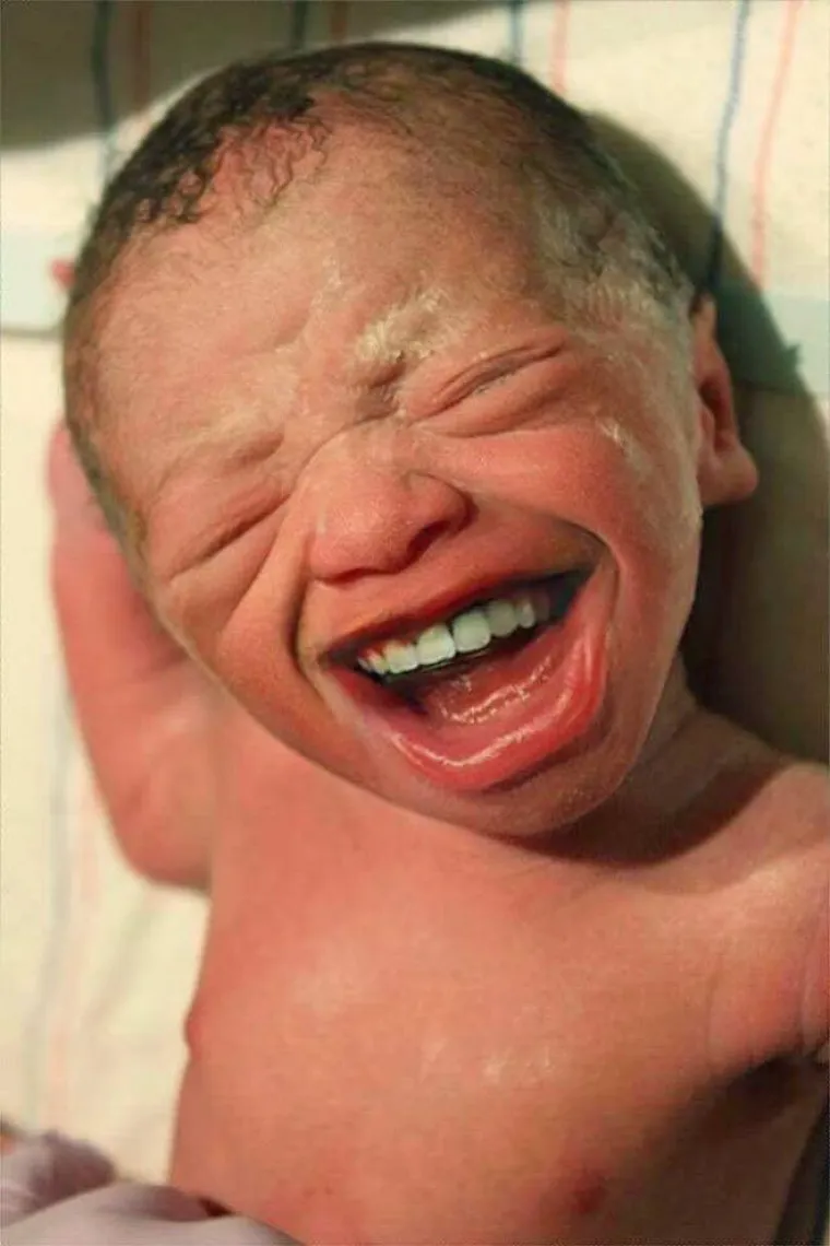 Ove slike beba s zubima odraslih ljudi izgledaju poprilično uznemirujuće