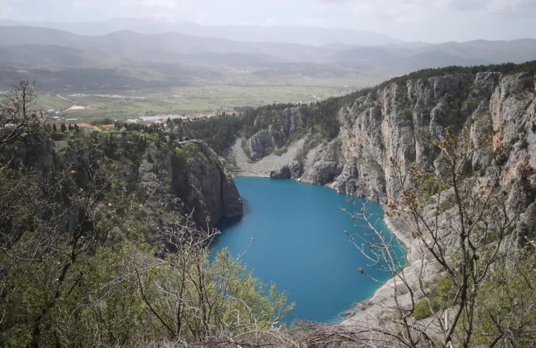 Kao da nije na ovom planetu! Pogledajte Modro jezero u čarobnom izdanju