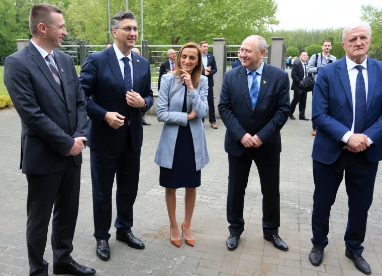 Državni vrh odao počasti poginulim braniteljima Vukovara u Domovinskom ratu