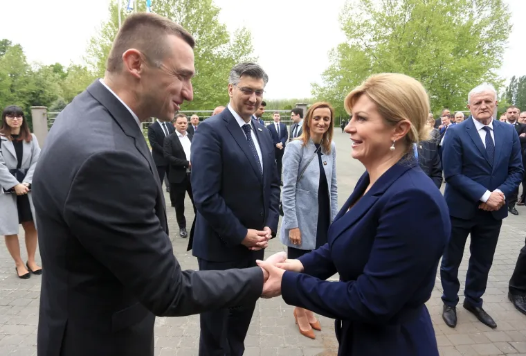 Državni vrh odao počasti poginulim braniteljima Vukovara u Domovinskom ratu