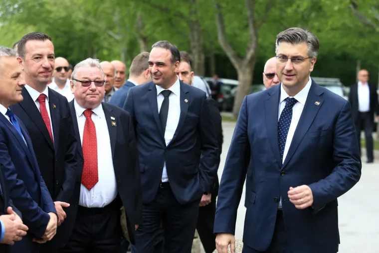 Državni vrh odao počasti poginulim braniteljima Vukovara u Domovinskom ratu