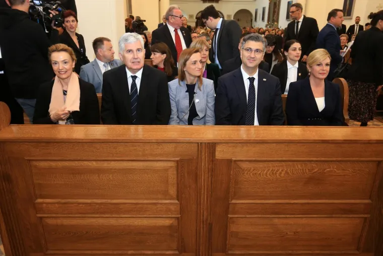 Državni vrh odao počasti poginulim braniteljima Vukovara u Domovinskom ratu