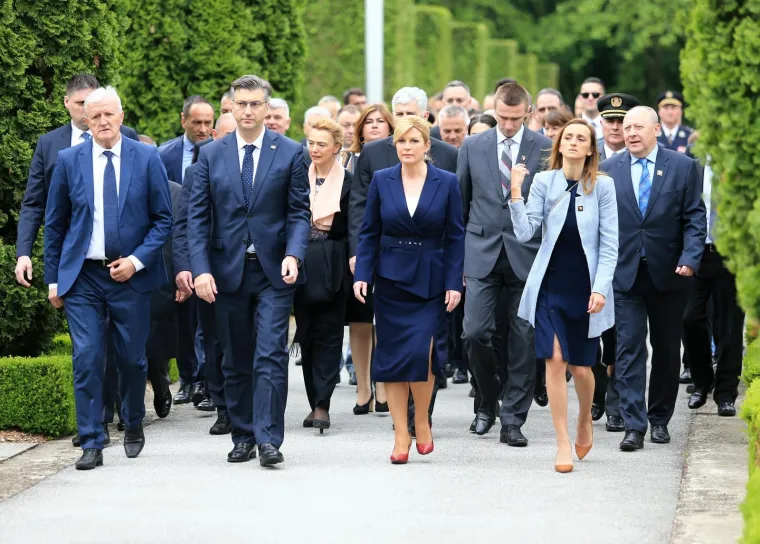 Državni vrh odao počasti poginulim braniteljima Vukovara u Domovinskom ratu