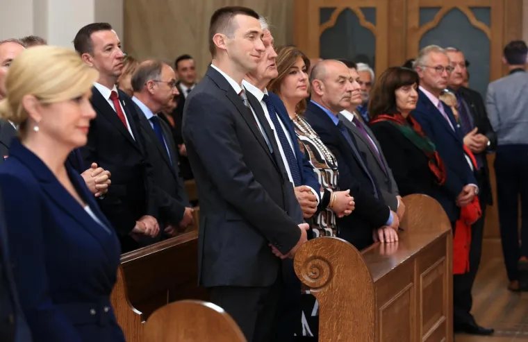 Državni vrh odao počasti poginulim braniteljima Vukovara u Domovinskom ratu