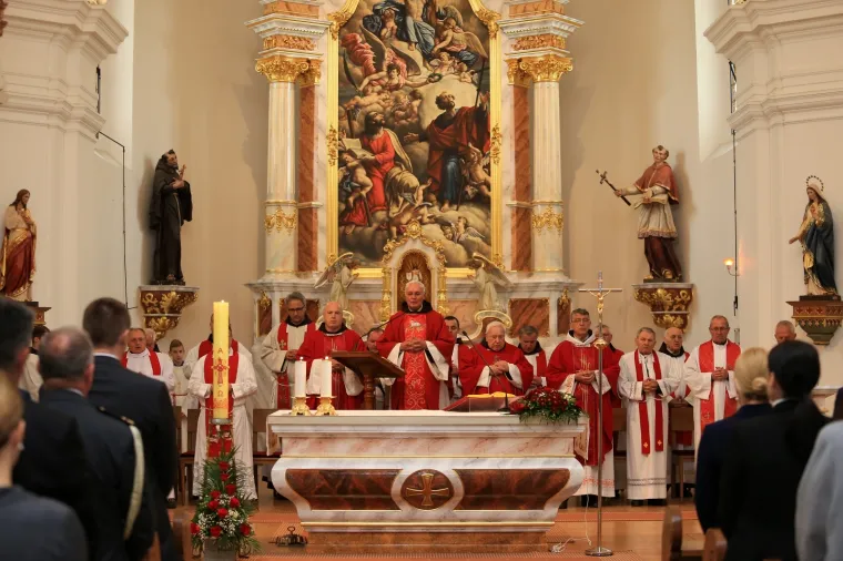 Državni vrh odao počasti poginulim braniteljima Vukovara u Domovinskom ratu