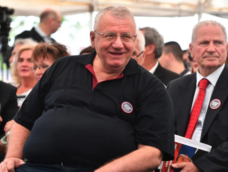 Nekoliko stotina '&scaron;e&scaron;eljevaca' u Hrtkovicma: &Scaron;e&scaron;elj do&scaron;ao sa sramotnom porukom na majici