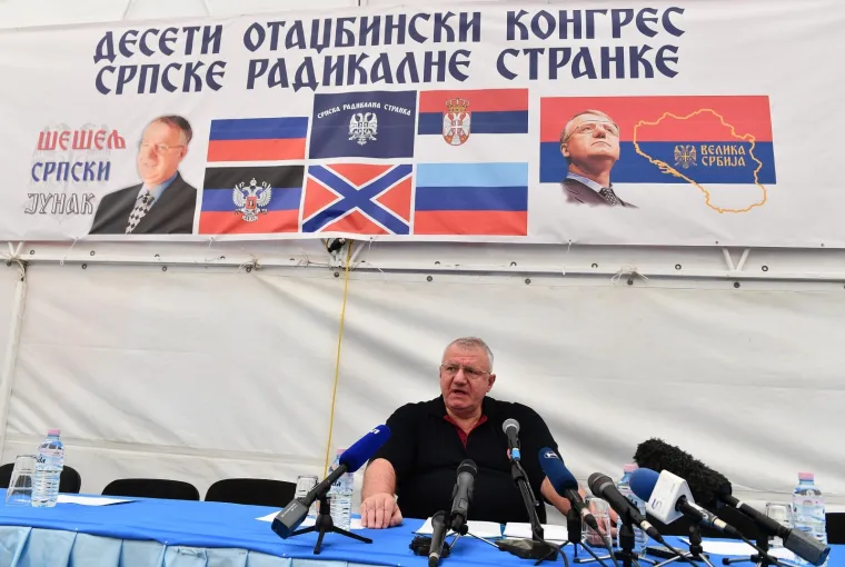 Nekoliko stotina '&scaron;e&scaron;eljevaca' u Hrtkovicma: &Scaron;e&scaron;elj do&scaron;ao sa sramotnom porukom na majici